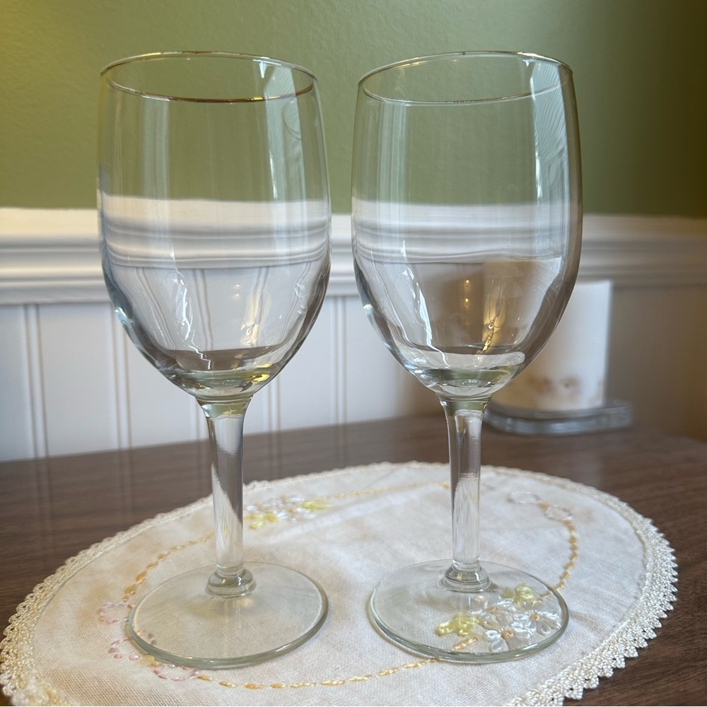 Set of 2 Crystal Gold Rim Wine Glasses - Classic Vintage